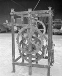 880915 Afbeelding van een onderdeel van het uurwerk van de klok in de toren van de Jacobikerk (Jacobskerkhof) te ...